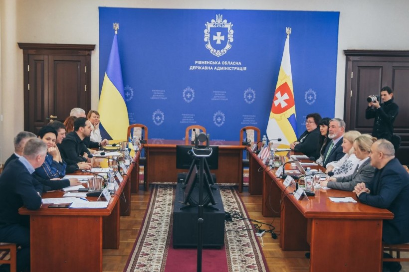Фото з зустрічі керівництва Рівненської ОВА з мером Атенса Стівом Петтерсоном