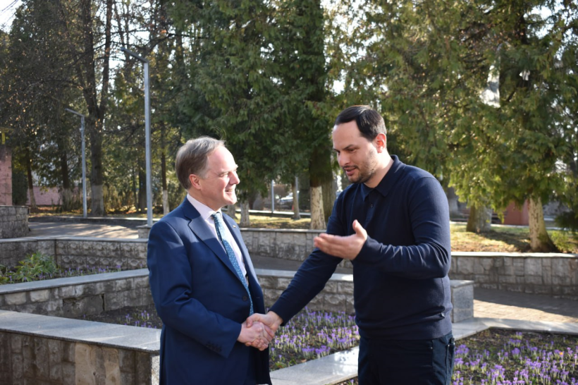 Начальник Рівненської ОВА Олександр Коваль з послом Великої Британії в Україні Мартіном Гаррісом