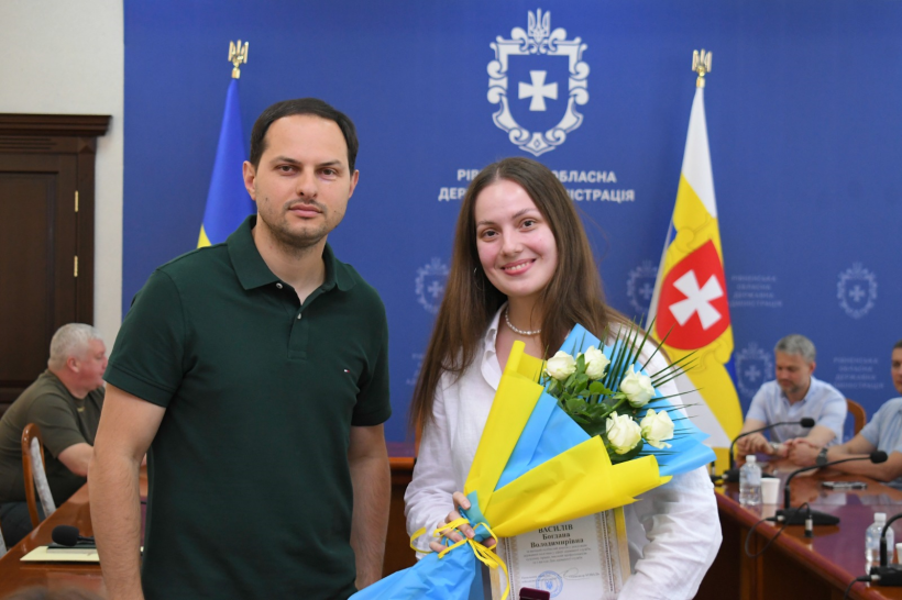 Начальник Рівненської ОВА Олександр Коваль вітає колег з Днем державної служби
