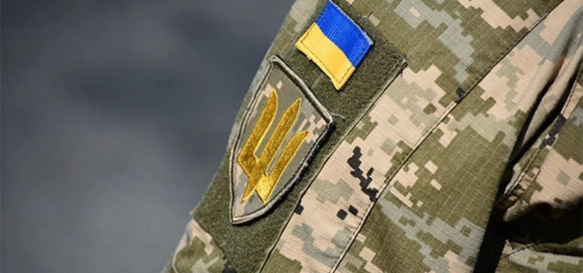 Фрагмент військової форми з нашивками на рукаві. Фото ілюстративне