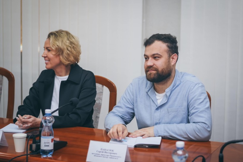 Фото з зустрічі керівництва Рівненської ОДА з предствниками Благодійного фонду «Стабілізейшен Суппорт Сервісез»