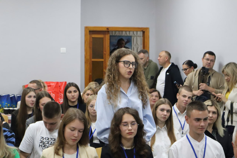 Представники учнівського самоврядування, юних науковців та спортсменів