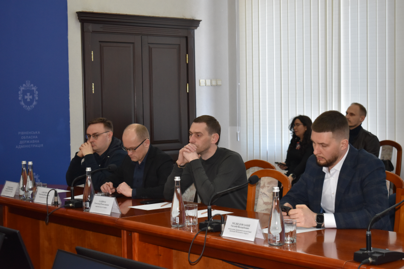 Народні депутати Олександр Аліксійчук, Олександр Салійчук та Арсеній Пушкаренко