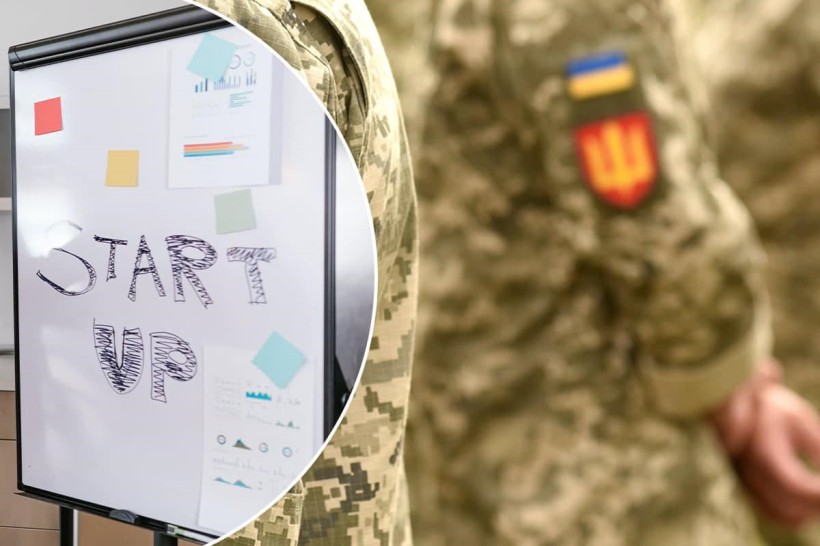 Ліва частина показує білу дошку з написом "START UP", прикрашену різнокольоровими стікерами та графіками. Права частина зображує людину у військовій формі з українським прапором і нашивкою на рукаві.
