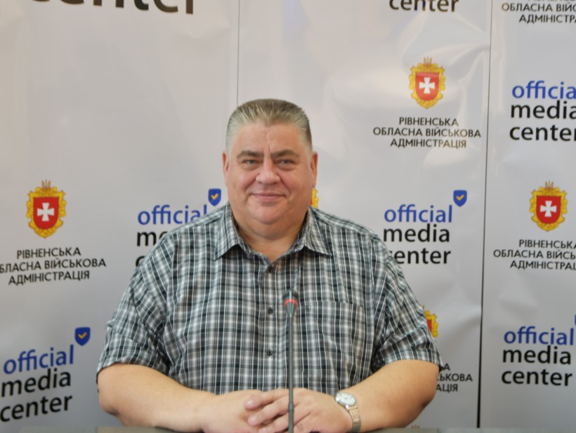 Начальник Управління у справах молоді та спорту ОДА Віталій Ліпський під час брифінгу в Рівненській ОДА.
