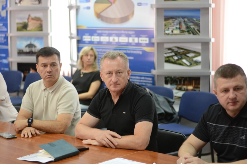 Учасники онлайн-наради, яку проводив Міністр Віктор Ляшко