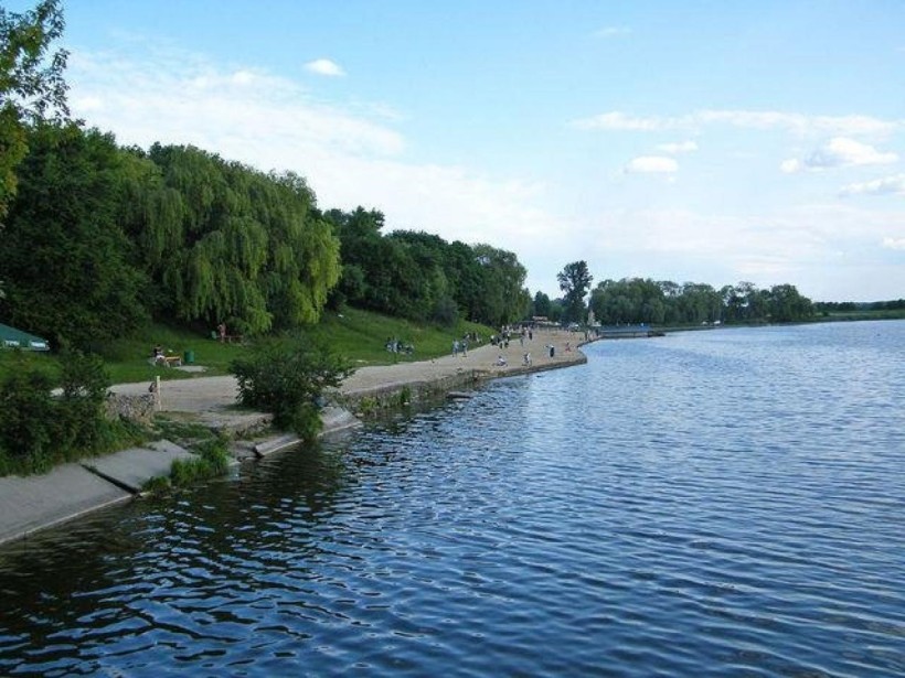 Набережна водойми. Фото ілюстративне