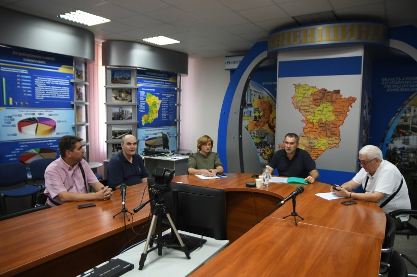 Учасники наради