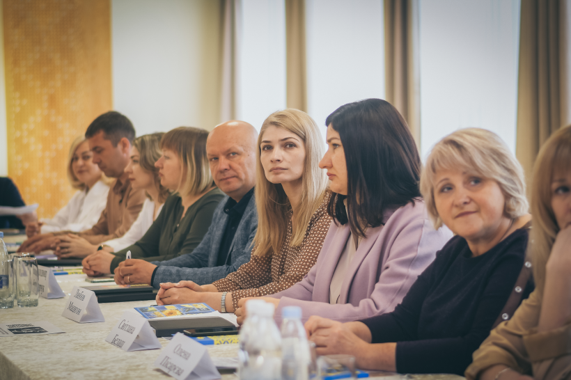Фото з презентації проєкту ЮНІСЕФ «Родина для кожної дитини: розвиток сімейного патронату»