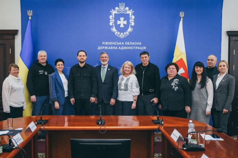 Фото з зустрічі керівництва Рівненської ОВА з мером Атенса Стівом Петтерсоном