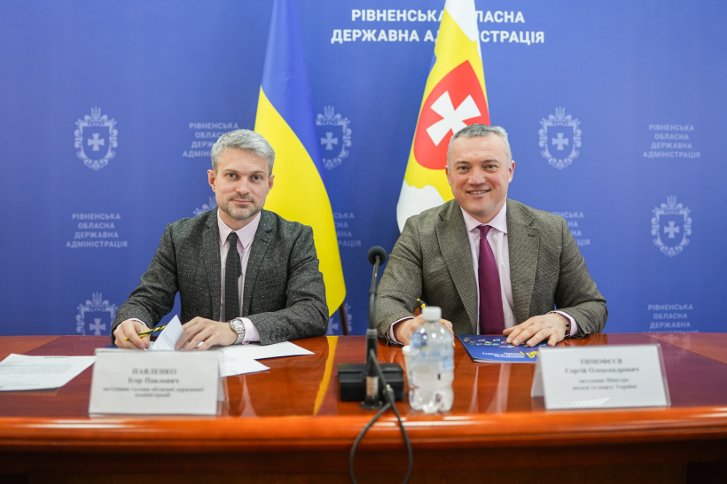 Заступник Міністра молоді та спорту України Сергій Тимофєєв та заступник голови ОДА Ігор Павленко