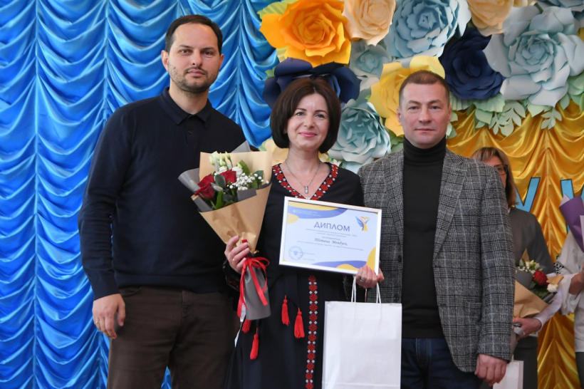 Начальник Рівненської ОВА Олександр Коваль, переможиця Тетяна Мендусь, голова облради Андрій Карауш