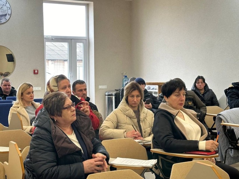 У Сарнах консультували ветеранів та відповідали на суспільні запити