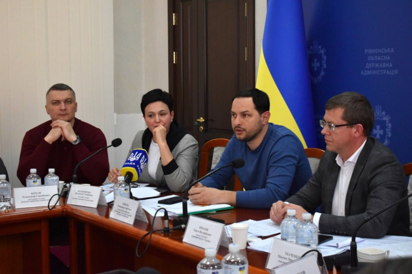 Начальник Рівненської ОВА Олександр Коваль та члени тимчасової спеціальної комісії Верховної Ради України