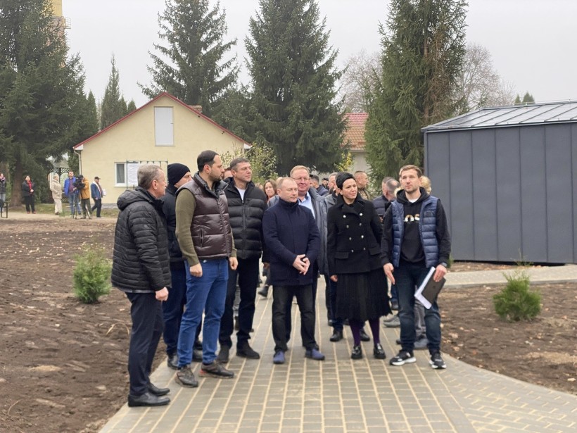 На Рівненщині у госпіталі відкрили модульне містечко