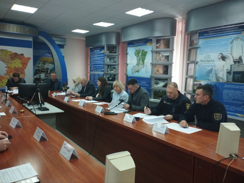 Фото зі зустрічі керівництва Рівненської ОДА та Рівненської обласної ради з чорнобильцями