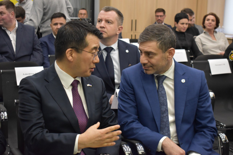 Учасники відкриття центру