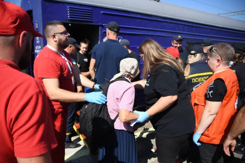 ВПО з Донеччини зустрічають на вокзалі Рівного