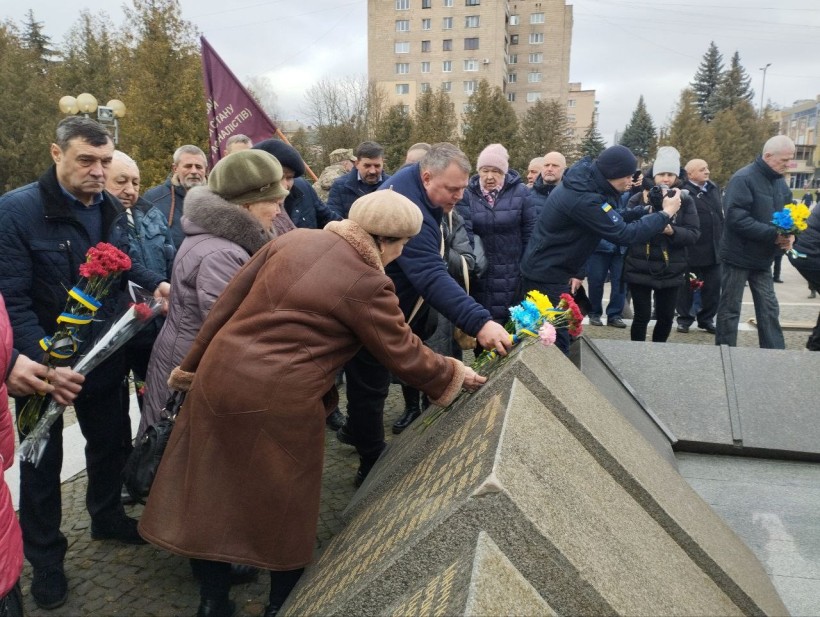 Фото з вшанування пам’яті воїнів, загиблих у локальних війнах