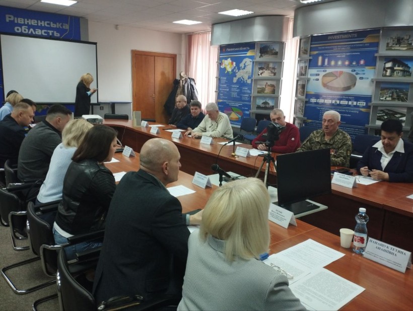 Фото зі зустрічі керівництва Рівненської ОДА та Рівненської обласної ради з чорнобильцями