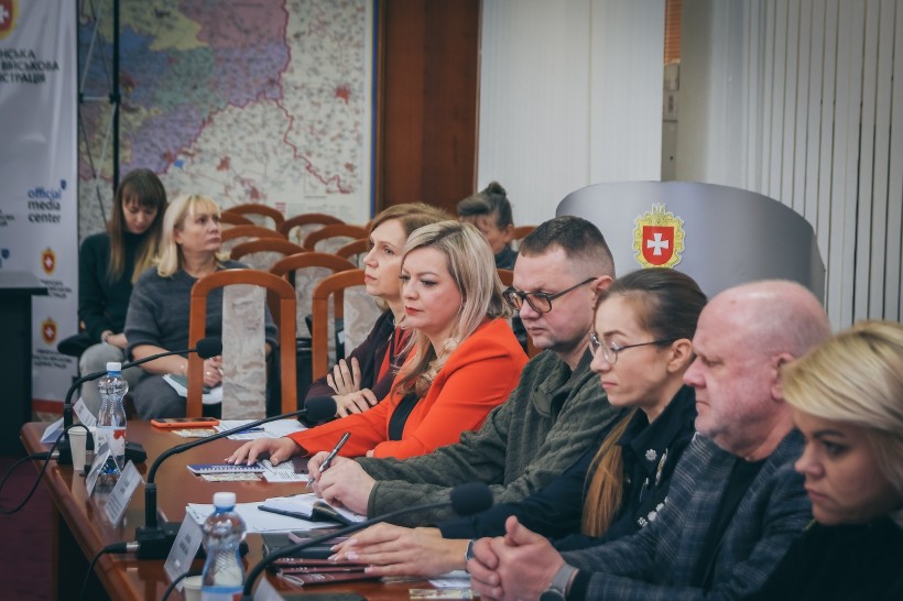 Фото з засідання обласної координаційної ради з питань сім’ї, гендерної рівності, демографічного розвитку, запобігання та протидії домашньому насильству та насильству за ознакою статі та торгівлі людьми