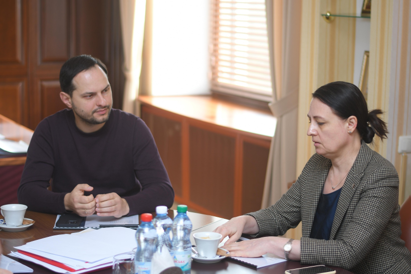 На фото - начальник ОВА О.Коваль та  радниця-Уповноважена Президента України з питань безбар’єрності Т.Ломакіна