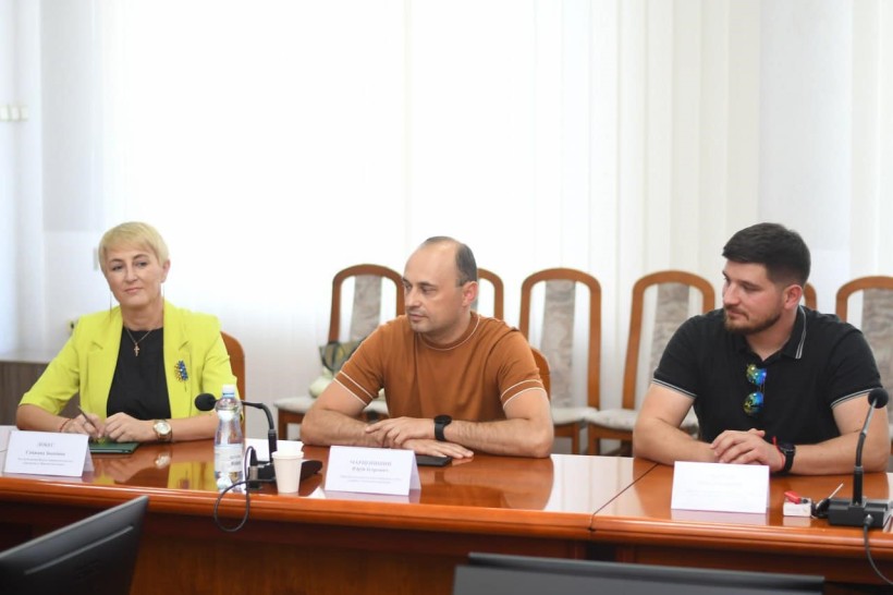 Учасники наради