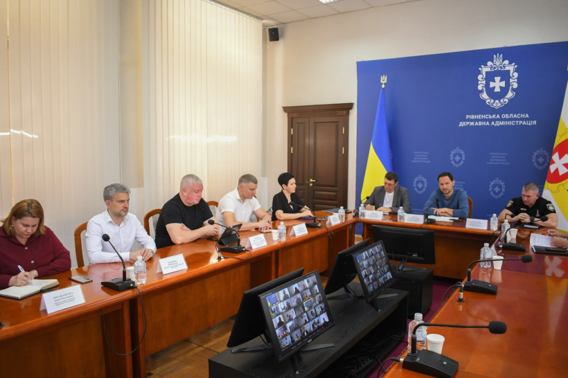 Очільник області Олександр Коваль з керівниками тергромад та районів під час сьогоднішньої онлайн наради