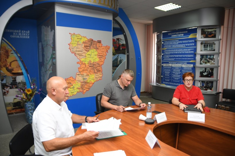 Члени робочої групи "Прозорість і підзвітність" при Рівненській ОДА