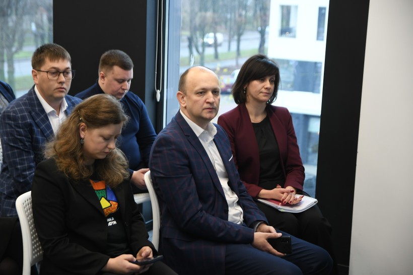 Учасники засідання Ради громад