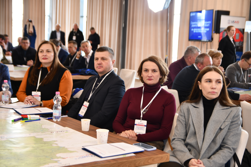На фото - учасники стратегічної сесії щодо просторового планування регіону