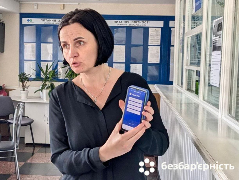 У Центрах обслуговування платників (ЦОП) Рівненщини запровадили послугу перекладу жестовою мовою для громадян з порушеннями слуху.