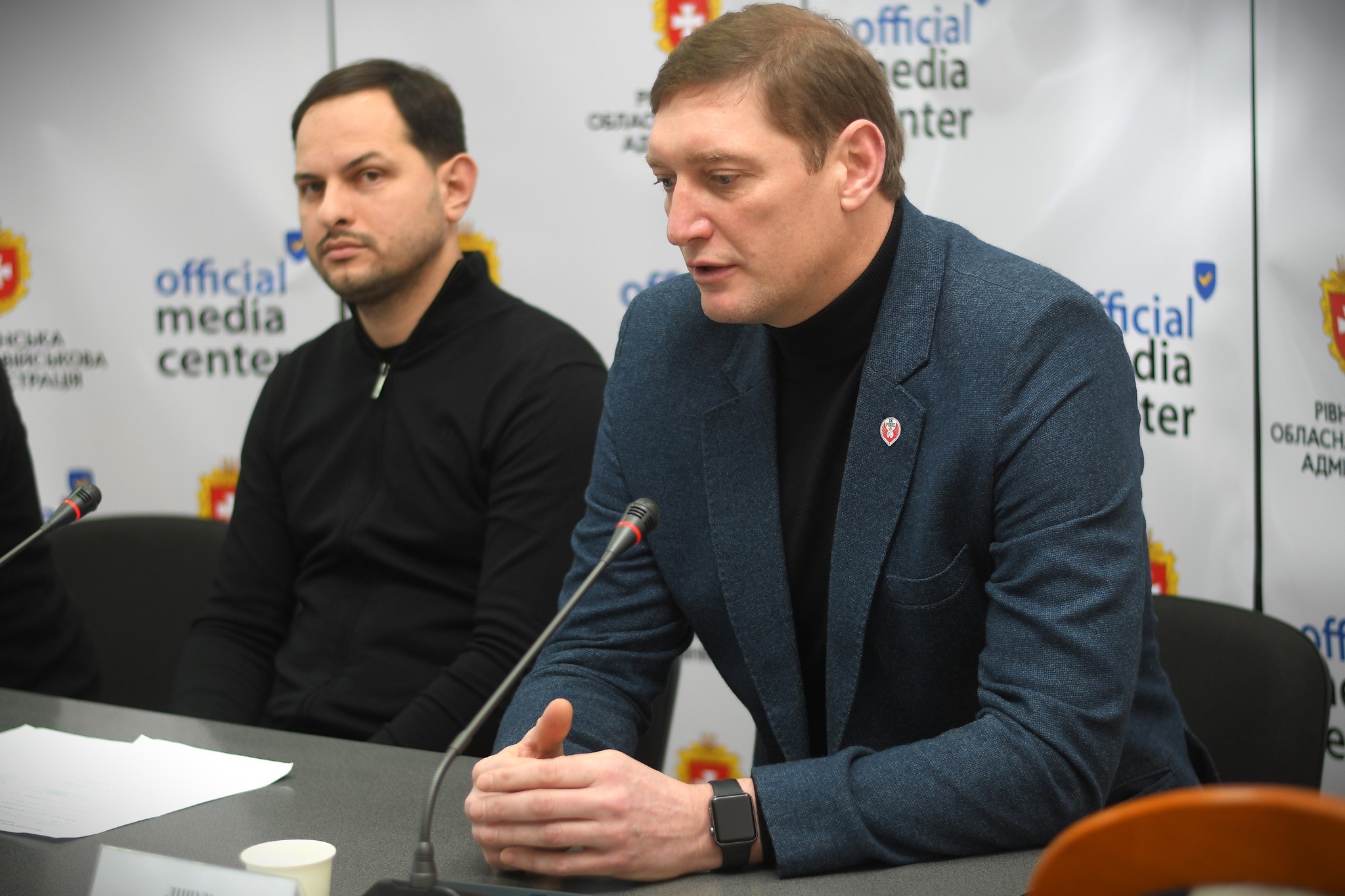 На фото - начальник Рівненської  ОВА О.Коваль та володар двох баскетбольних Єврокубків у складі іспанської "Валенсії", колишній капітан збірної України, багаторазовий чемпіон України, а нині - президент баскетбольного клубу "Рівне" та директор ОСДЮСШОР С.Ліщук