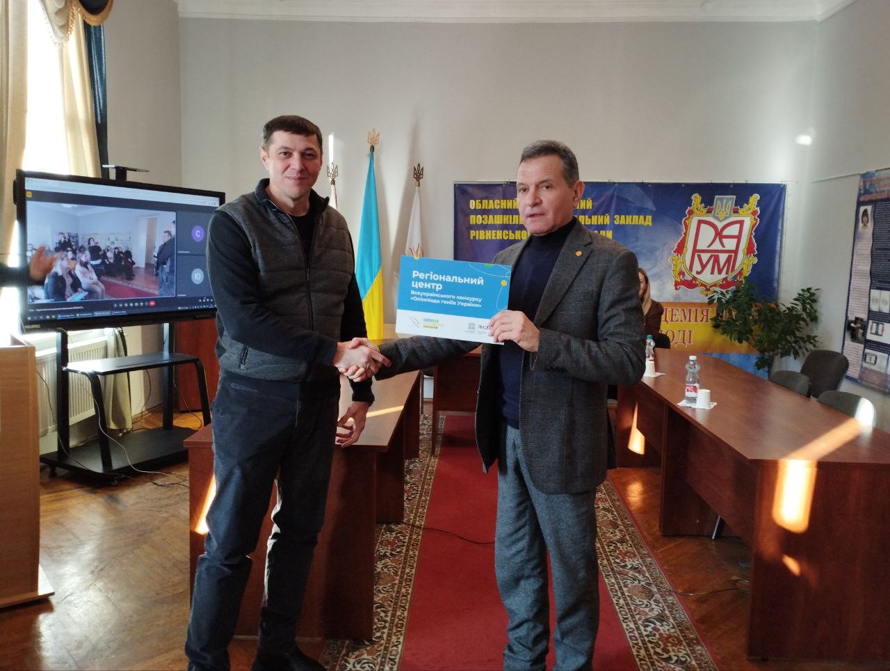 Фото з зустрічі першого заступника голови ОДА С.Подоліна з юними науковцями Рівненщини