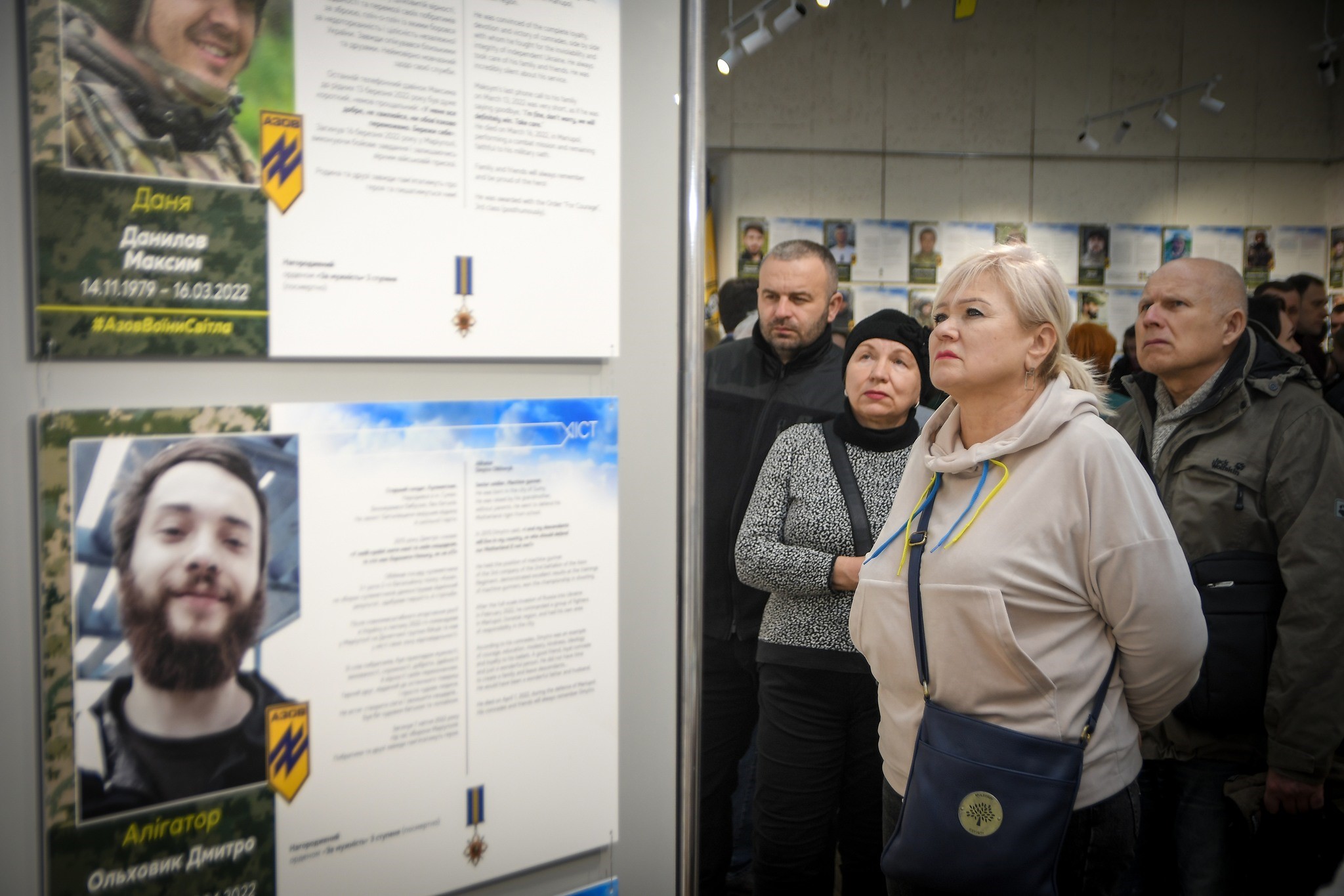 Фото з відкриття виставки, присвяченої пам’яті бійців «Азову»