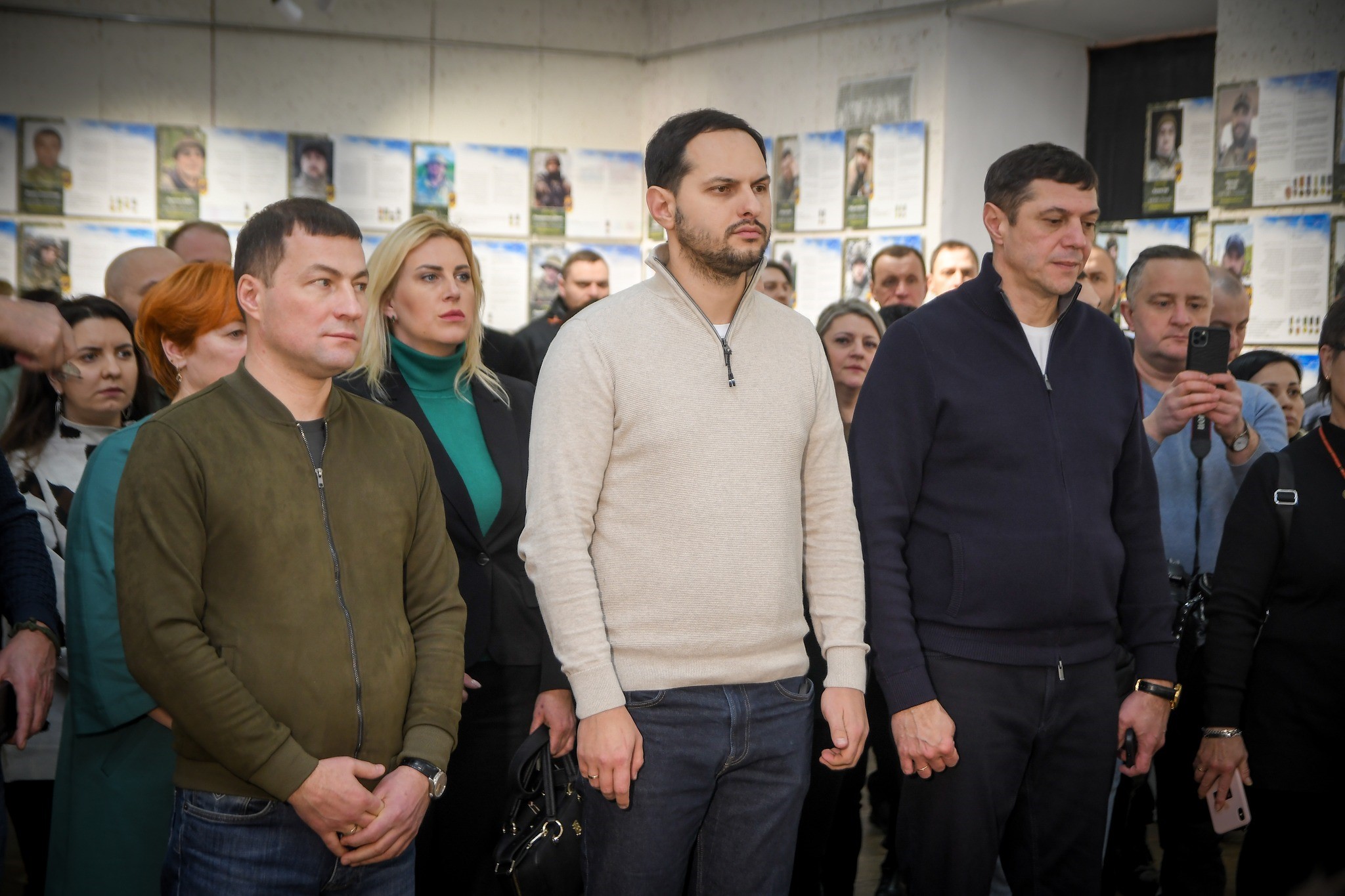 Фото з відкриття виставки, присвяченої пам’яті бійців «Азову»