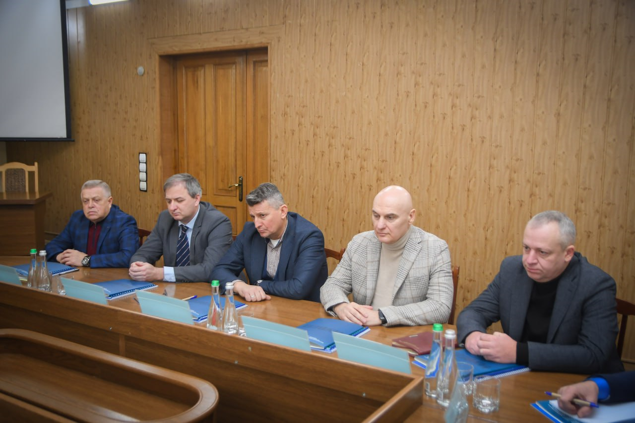 Фото з зустрічі керівництва Рііненської ОВА з ректорами