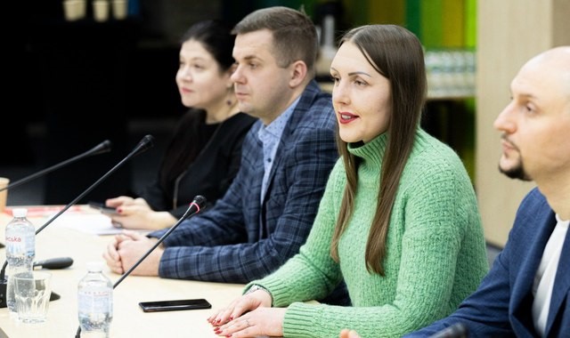 Фото з зустрічі представників МОЗ України, НСЗУ та асоціації розвитку інформаційних систем з представниками ЗМІ