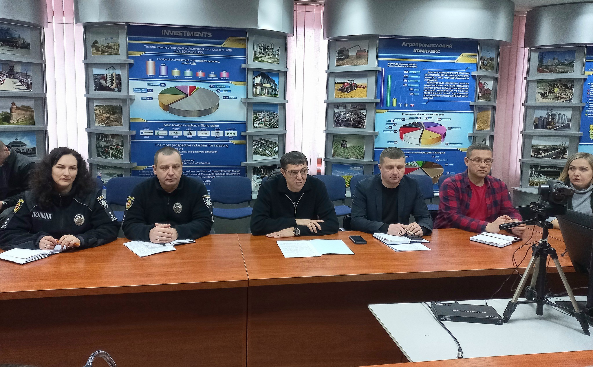 Фото з наради з керівниками мобільних операторів у Рівненській області