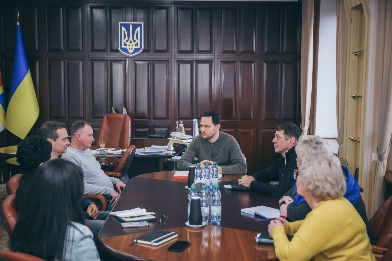Фото з зустрічі уповноваженого Президента України з питань реабілітації учасників бойових дій В.Свириденка з керівництвом Рівненської ОВА