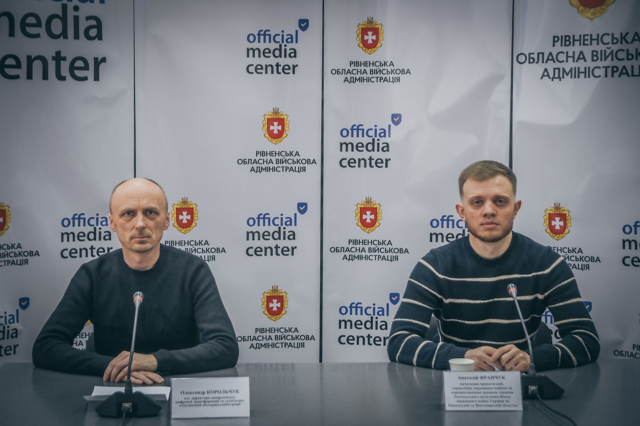 НА фото - начальник відділу приватизації, управління держмайном та корпоративними правами держави регіонального відділення Фонду держмайна України по Рівненській та Житомирській областях А.Франчук, в.о. директора Департаменту цифрової трансформації та суспільних комунікацій ОДА О.Корольчук