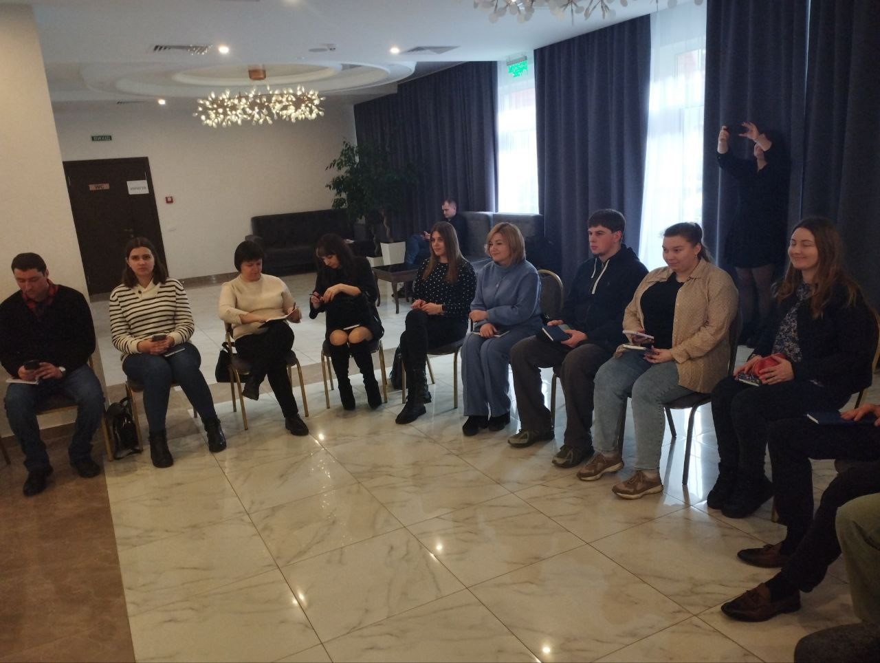 Фото з навчання для молодіжних працівників