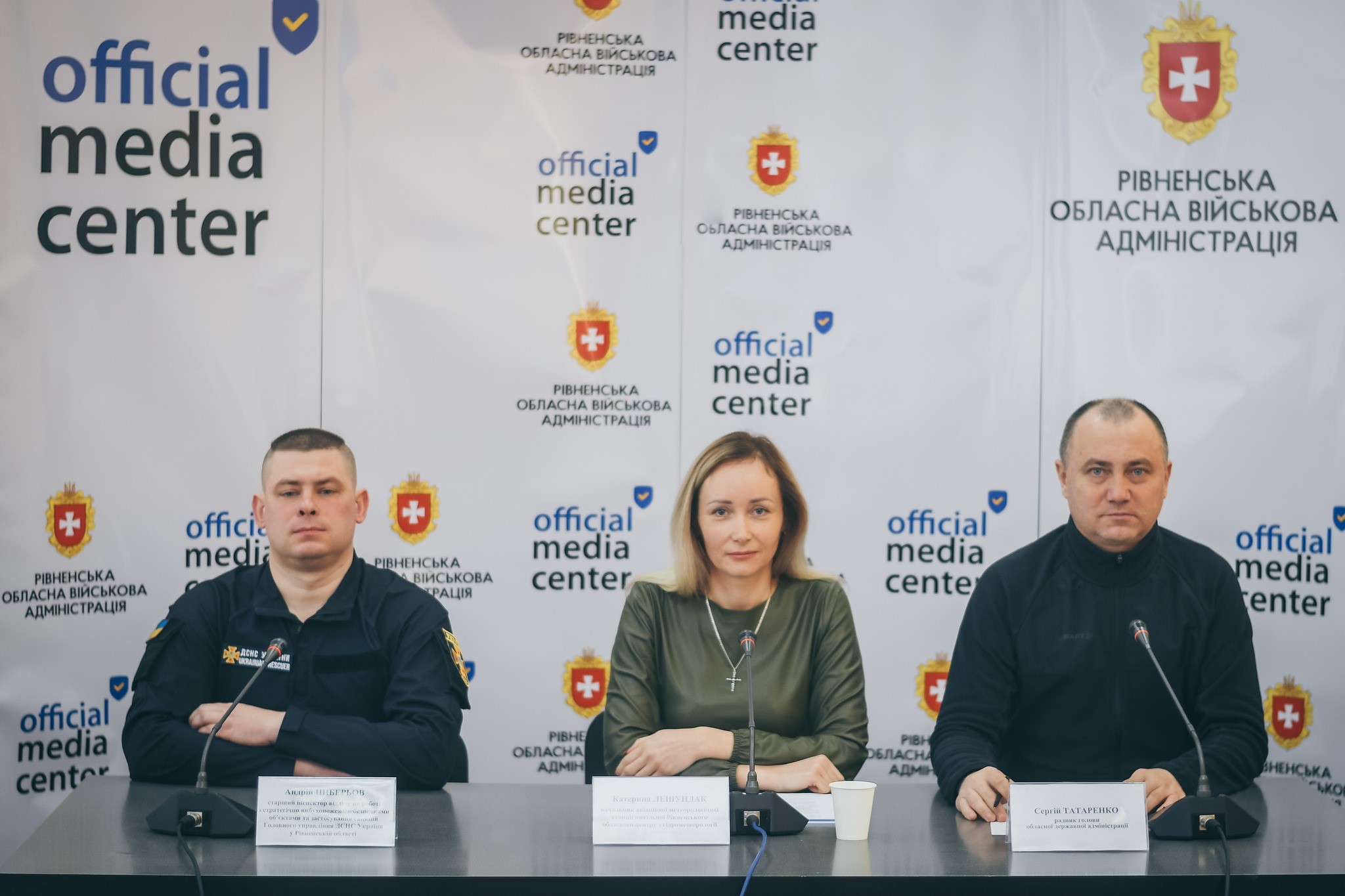 На фото - учасники брифінгу