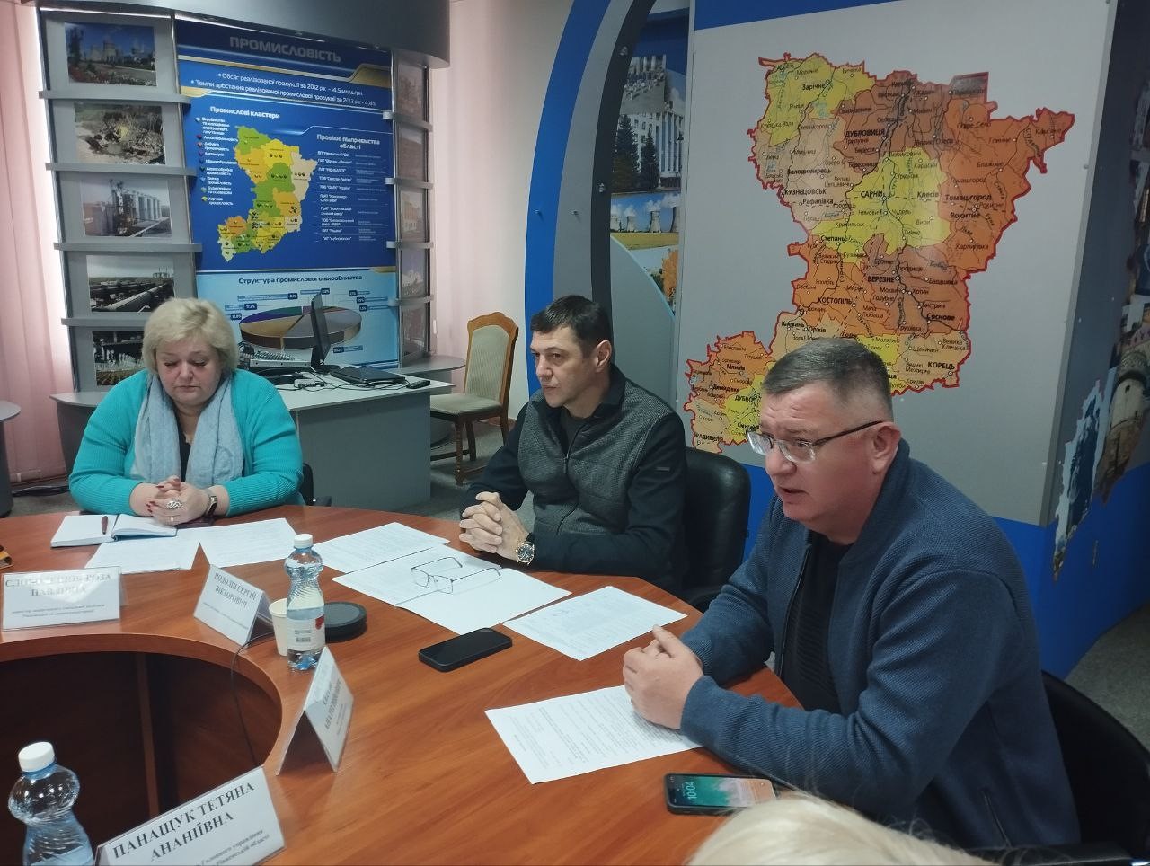 Фото зі зустрічі керівництва Рівненської ОДА та Рівненської обласної ради з чорнобильцями