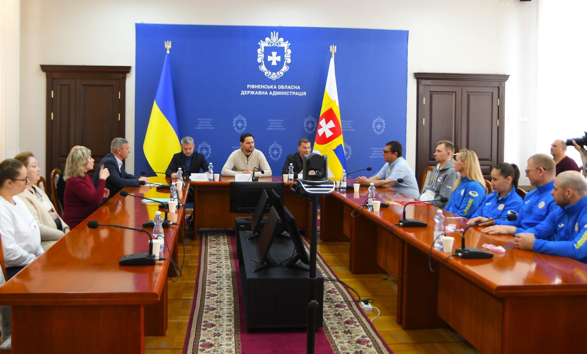 Фото з  зустрічі начальника Рівненської ОВА О.Коваля з учасниками змагань