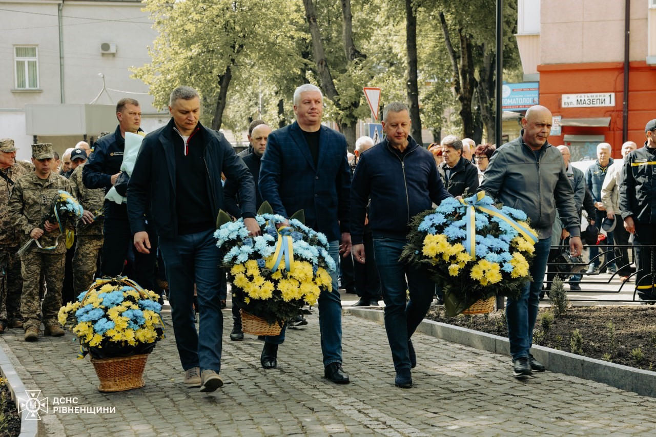 Фото з  урочистостей до 38-их роковин Чорнобильської катастрофи