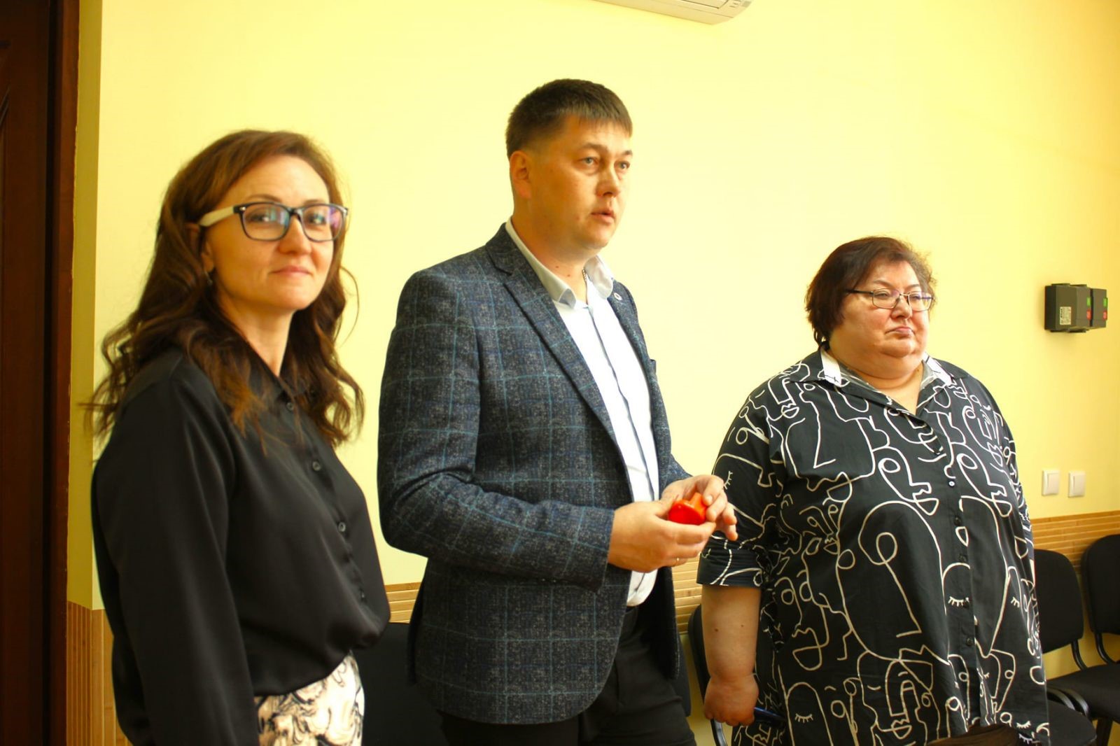 На фото - представники громад та фахівці Рівненського регіонального офісу "Говерла" від HOVERLA / проєкт USAID в Україні