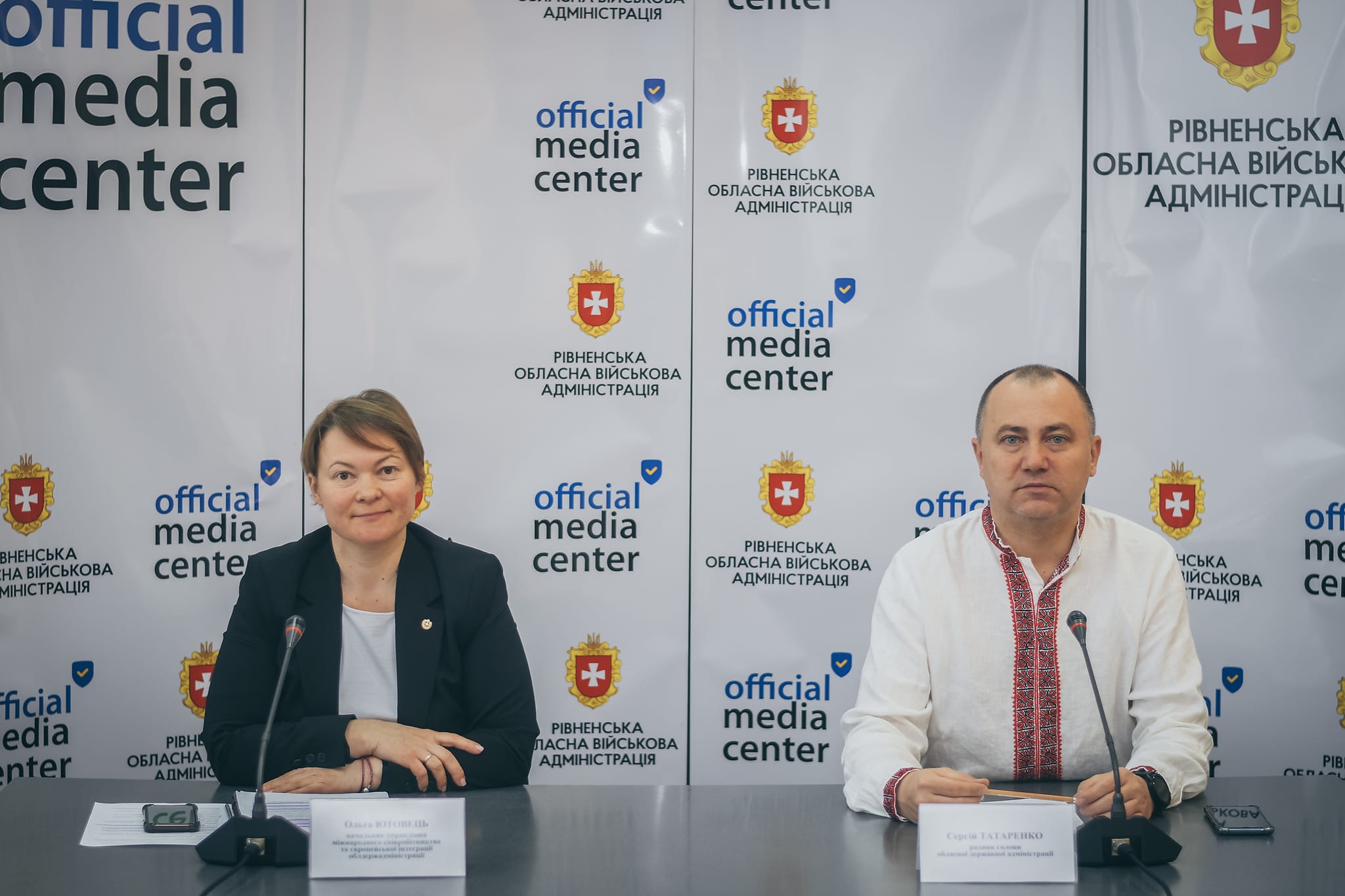 На фото: начальниця Управління міжнародного співробітництва та європейської інтеграції РОДА О.Ютовець, радник голови ОДА С.Татаренко