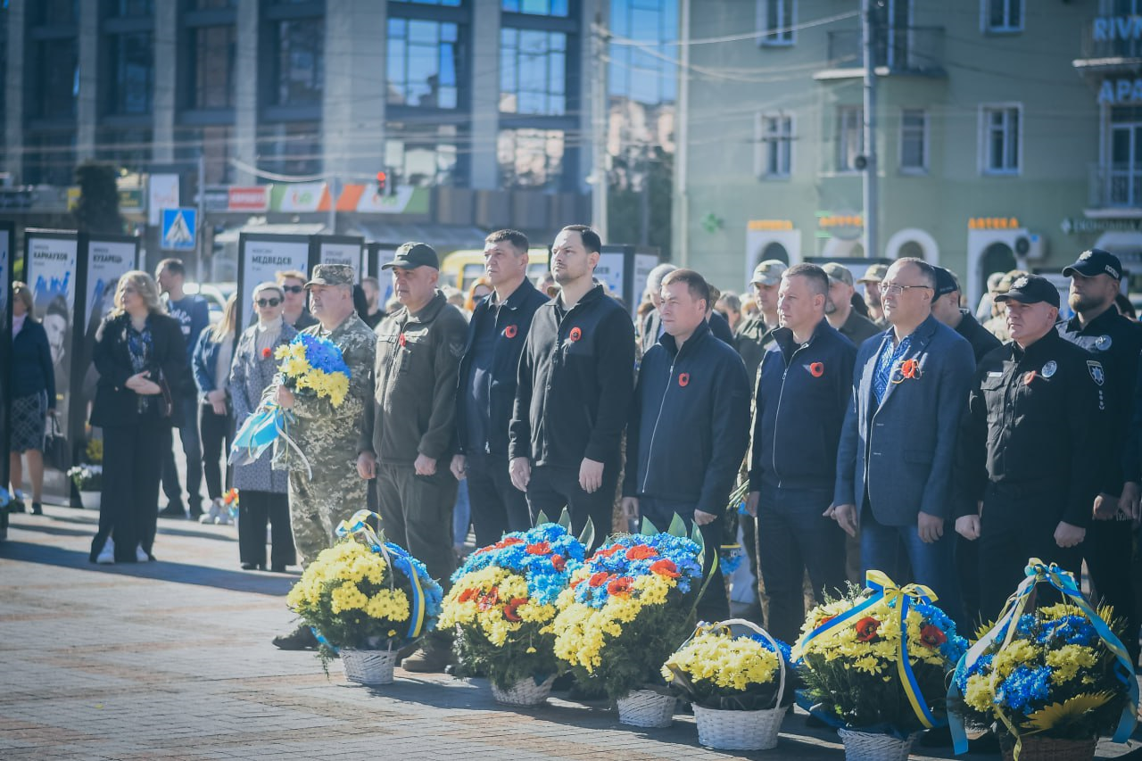 На фото - керівництво області та міста Рівне на урочистостях