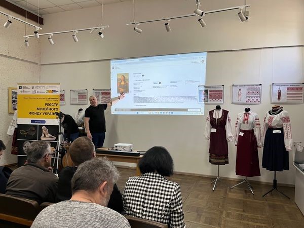 На фото - презентація реєстру музейникам області
